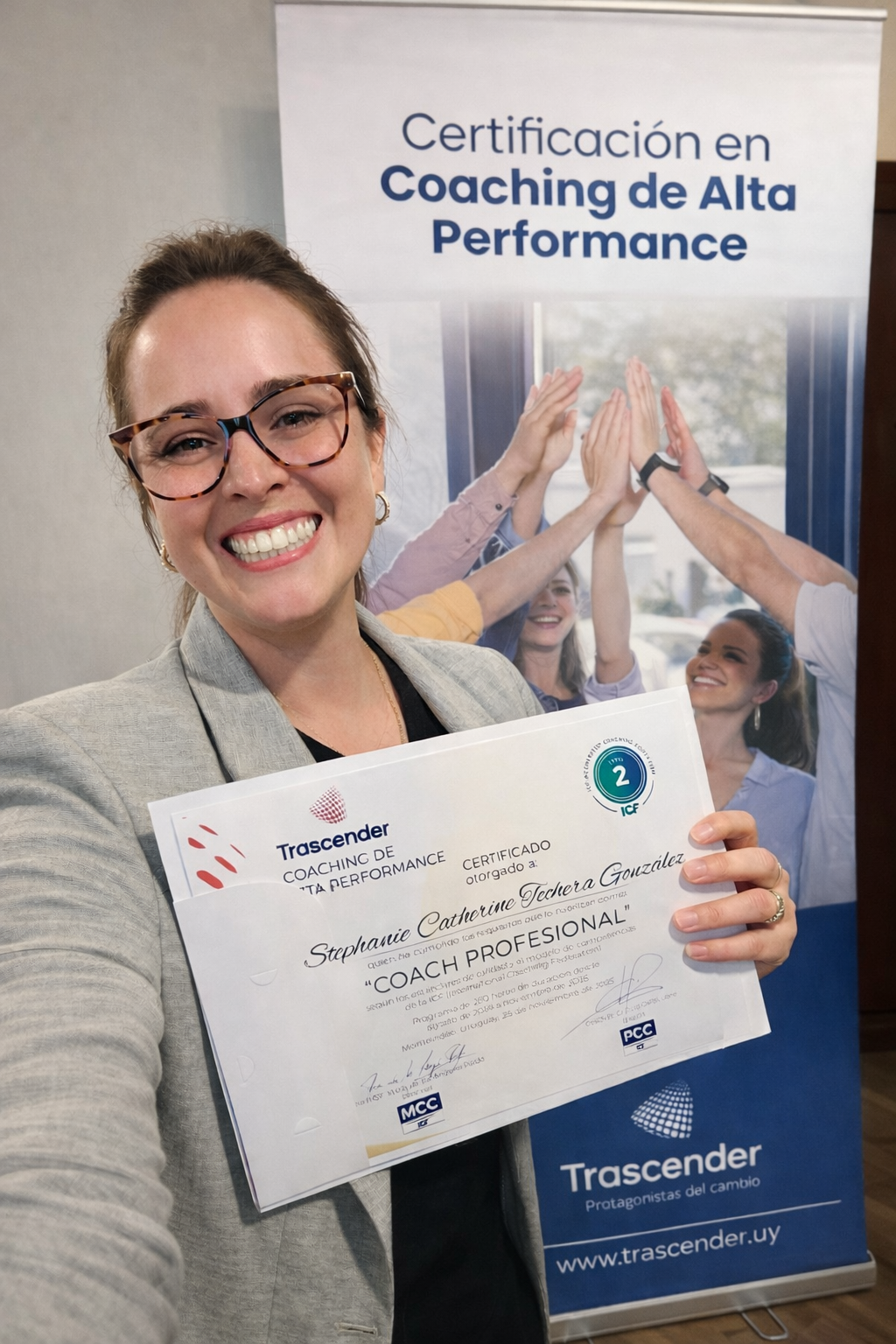 Stephanie Techera con diploma de Coach de Alta Performance